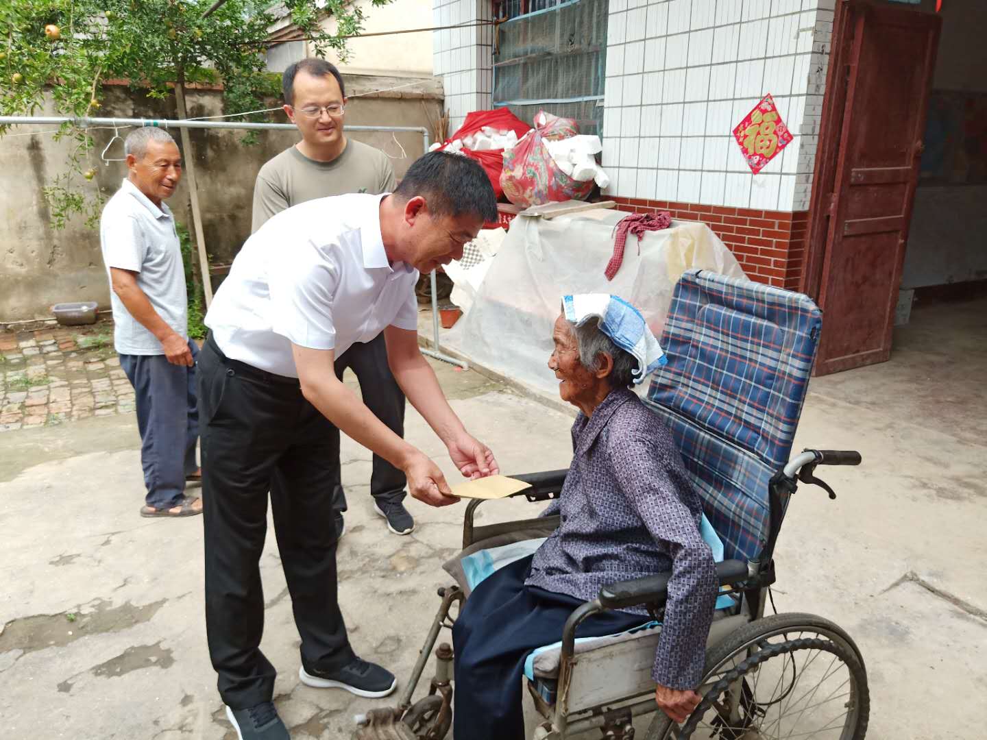 军烈属老党员李秀英